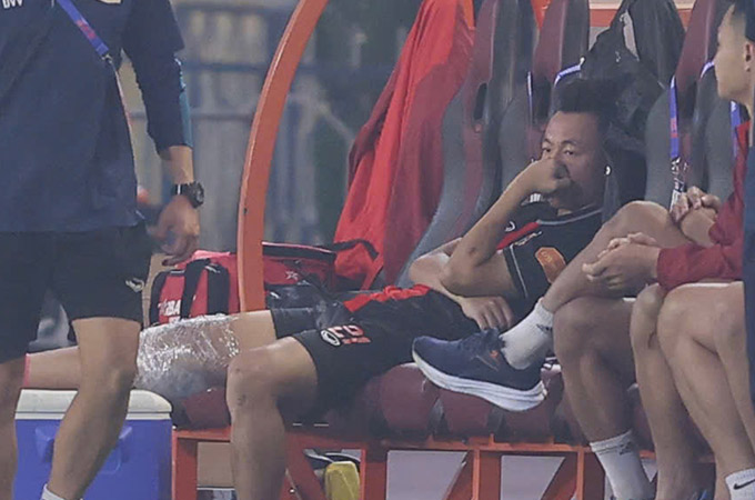 Thái Sơn dính chấn thương nặng. Ảnh - Đức Cường