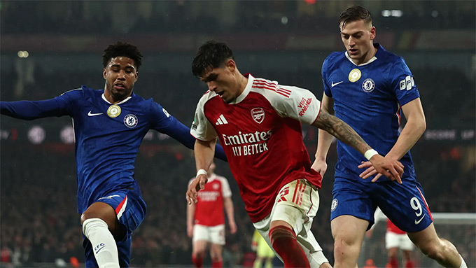 Delap bị bố trí đá như một cầu thủ chạy cánh