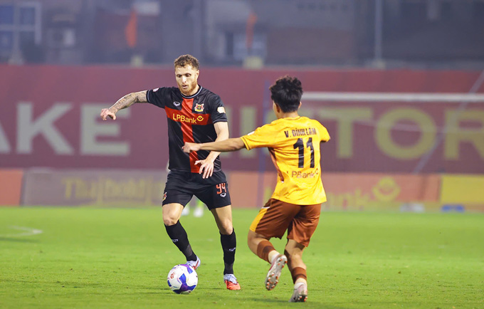 Geovane có siêu phẩm nhưng Ninh Bình vẫn thua HAGL. Ảnh - Đức Cường