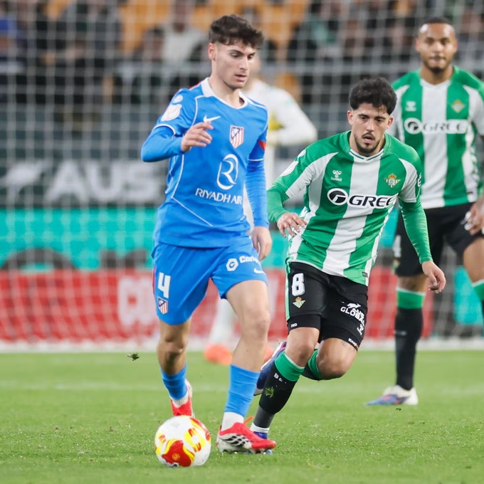 Tiền vệ từng được so sánh với Pedri có tỷ lệ chuyền chính xác tới 100% trong trận ra mắt Atletico.