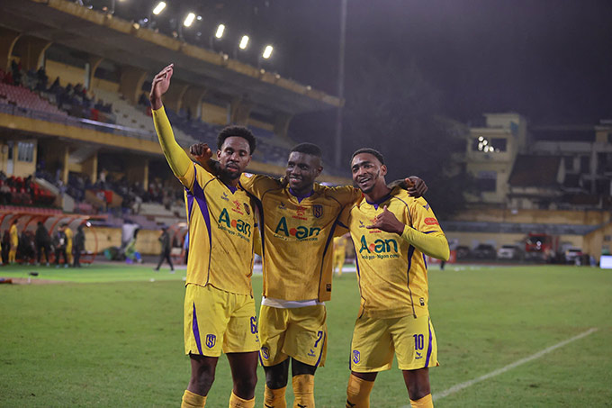 SLNA đè bẹp Thể Công Viettel - Ảnh: Phan Tùng 