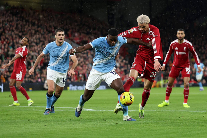 Sự khác biệt cay đắng giữa Man City và Liverpool