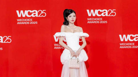  MC Mai Dora khoe vòng một căng tràn khi dự sự kiện