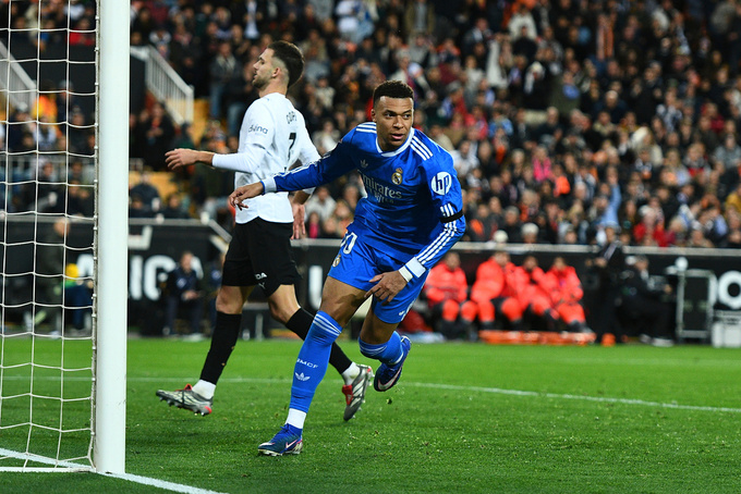 Kylian Mbappe vừa ghi bàn vào lưới Mallorca để ấn định chiến thắng 2-0 cho Real Madrid