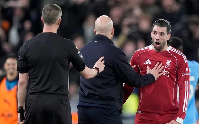 Szoboszlai buộc phải xuống làm hậu vệ phải