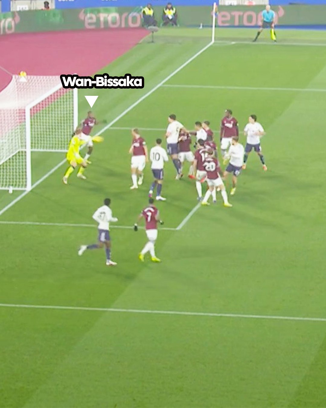 Wan-Bissaka khiến dàn sao MU ôm đầu tiếc nuối với pha bóng này