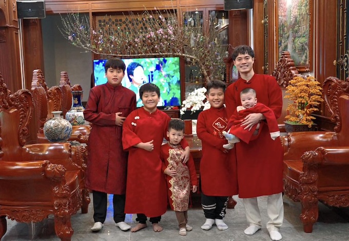 Văn Toàn hớn hở chuẩn bị đón tết cùng gia đình. Ảnh: Ảnh: FBNV