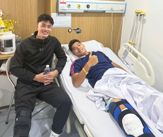 Văn Trường vào TP.HCM thăm Hiểu Minh vừa mổ chấn thương. Ảnh: FBNV