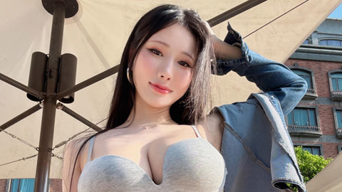  HaneAme: Nữ coser 'siêu vòng 1' khiến các game thủ mê mẩn