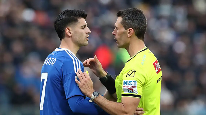 Fabregas khuyên Morata nên "chuyển sang nghề khác"