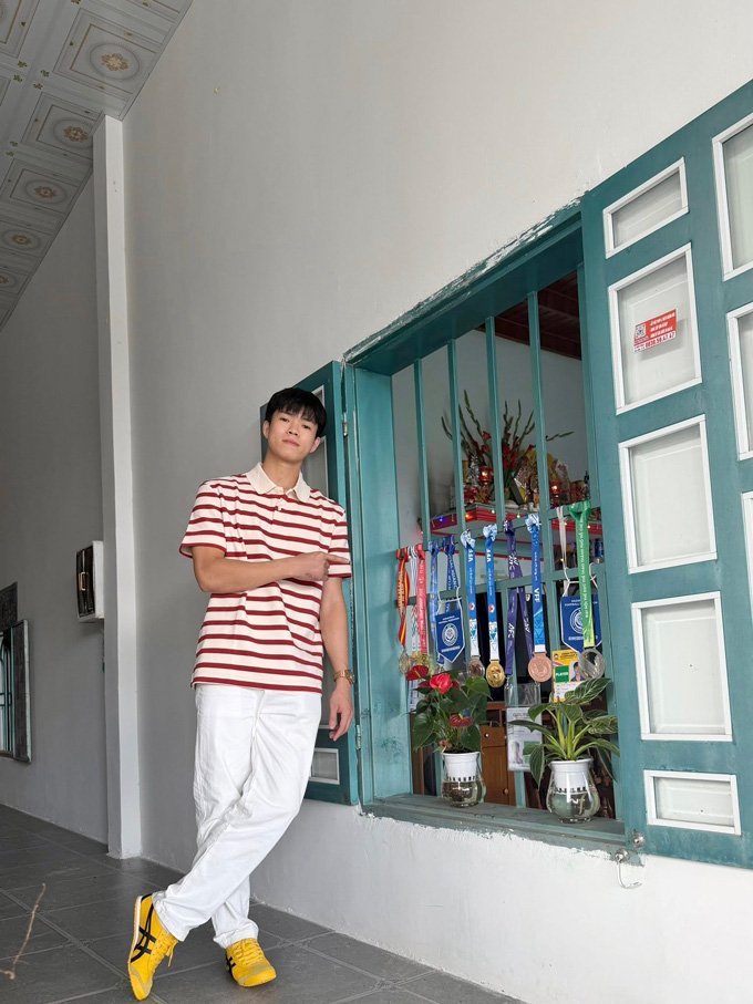 Công Viên cùng những tấm huy chương mà anh đã có được trong sự nghiệp