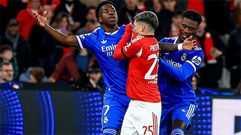  Vinicius bị phân biệt chủng tộc, trận Benfica vs Real Madrid 'suýt toang'