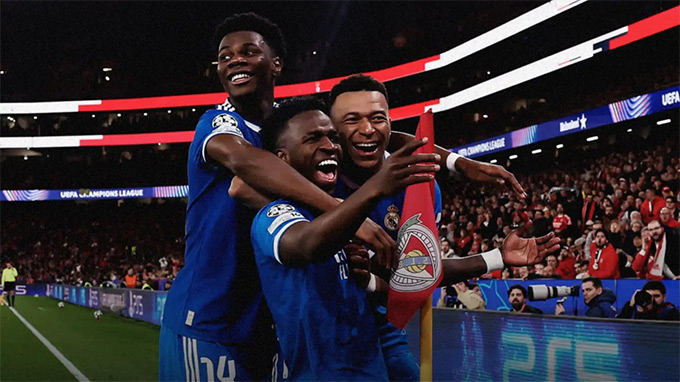 Vinicius ăn mừng bàn thắng vào lưới Benfica và bị phân biệt chủng tộc
