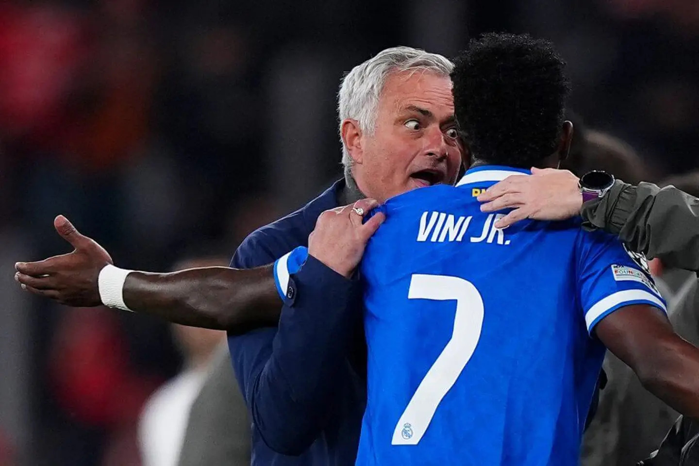 Mourinho tỏ thái độ 'thân thiện" với Vinicius về pha ăn mừng