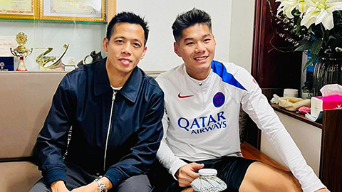  Văn Quyết có hành động ấm lòng với trung vệ Hiểu Minh trong dịp Tết