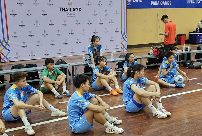 ĐT futsal nữ Việt Nam trong buổi tập chiều 22/2 tại Thái Lan