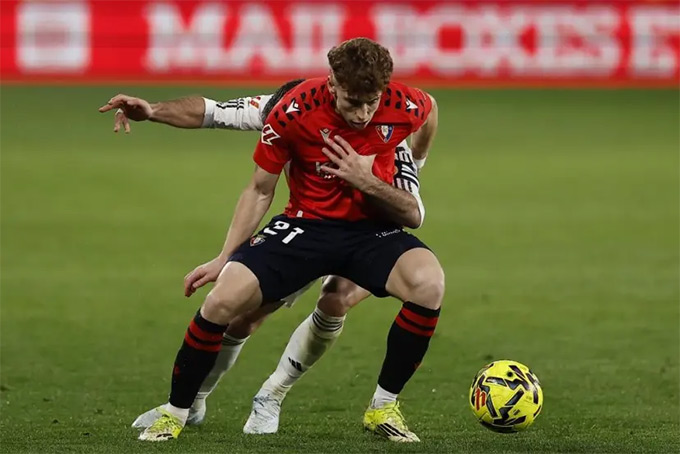 Real Madrid nắm giữ 50% giá trị của Munoz (Osasuna)