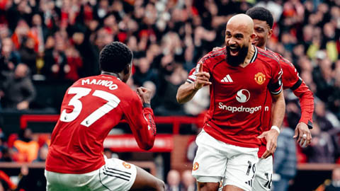  Jamie Carragher chỉ ra bản hợp đồng tốt nhất Ngoại hạng Anh tại MU