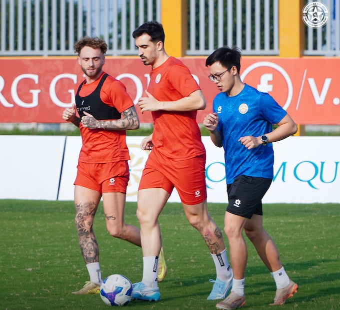 Hai ngoại binh vừa được bổ sung của PVF-CAND. Ảnh: FBNV