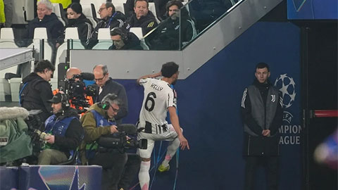  Sao Juventus nhận thẻ đỏ sau tình huống khó tin