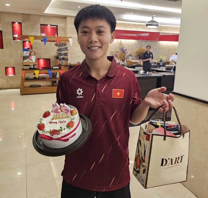 Biện Thị Hằng được chúc mừng sinh nhật 