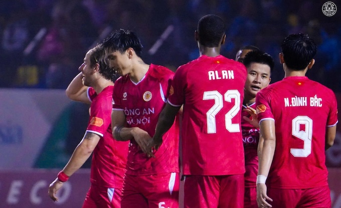 CAHN đang quyết giành 3 điểm trên sân nhà để xây chắc ngôi đầu. Ảnh: FBNV