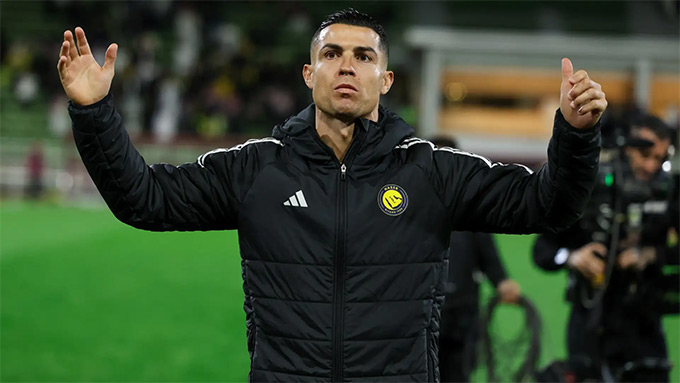 Ronaldo lúc này đã cán mốc 965 bàn thắng trong sự nghiệp