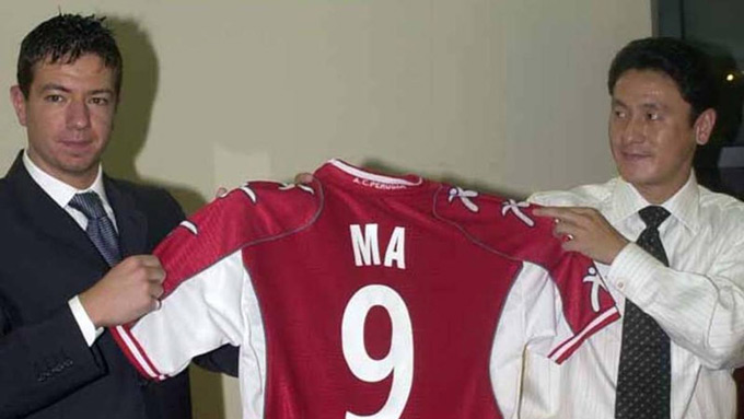 Mingyu (phải) trong ngày ra mắt Perugia