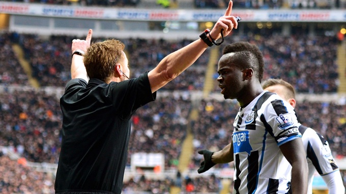 Cheick Tiote phàn ứng quyết liệt với quyết định của trọng T