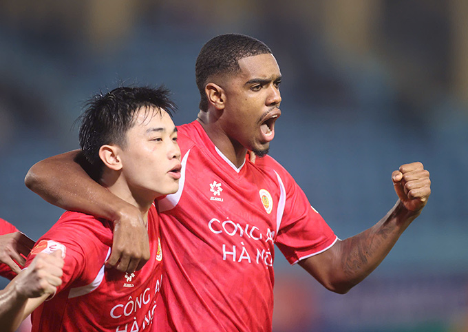 CAHN đang thể hiện sức mạnh đáng sợ ở V.League 2025/26 - Ảnh: Minh Tuấn