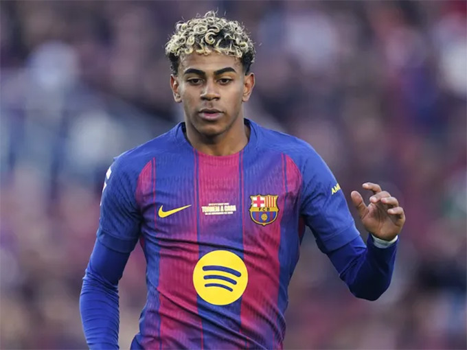 Yamal tỏa sáng với cú hat-trick vào lưới Villarreal