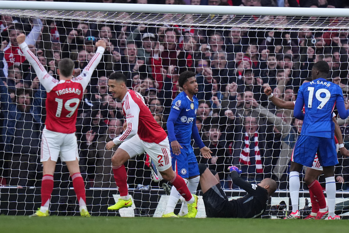 Ian Wright tiết lộ điểm yếu chí mạng của Arsenal