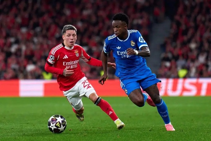 Prestianni (trái) có thể bị đuổi khỏi Benfica