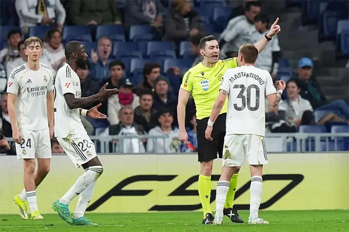 Real Madrid lâm vào cuộc khủng hoảng mới