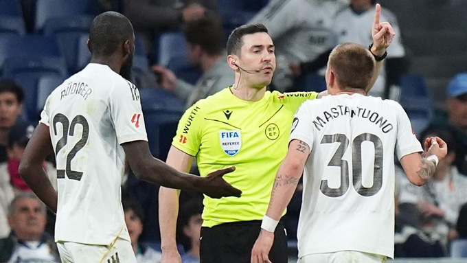 Thua trận thứ hai liên tiếp, Real Madrid buông xuôi ở cuộc đua vô địch