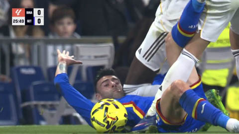  Pha dí đầu gối vào mặt tàn bạo của Rudiger với cầu thủ Getafe