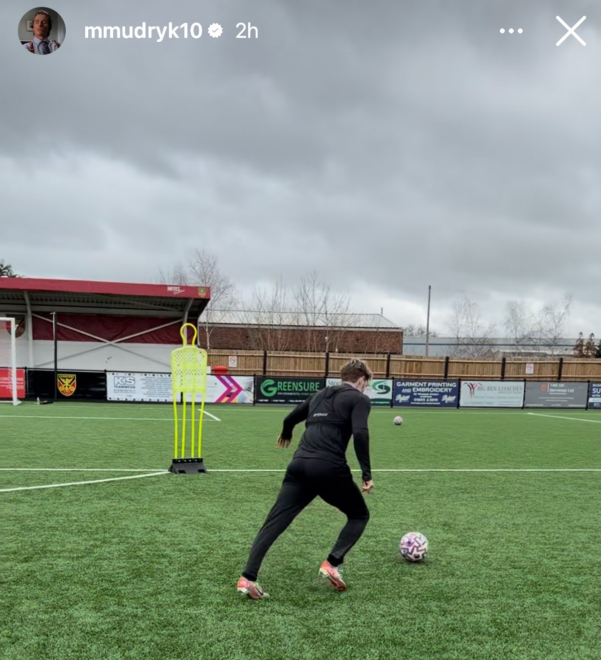 CĐV rất mong Mudryk sớm trở lại