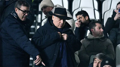  Chủ tịch Lazio mời… học sinh lấp sân