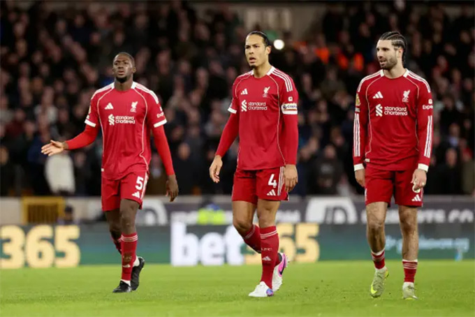 Fan Liverpool chỉ trích Van Dijk và Konate