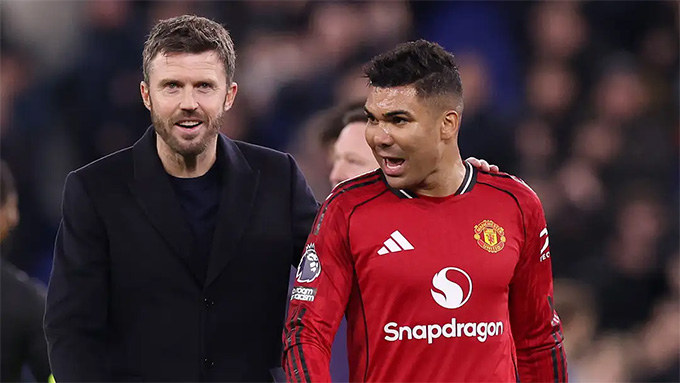 Ngoài việc tậu cầu thủ chạy cánh trái, Carrick còn phải tìm người thay thế Casemiro