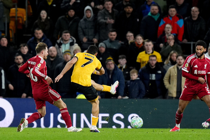 Liverpool hay phòng ngự mất tập trung ở những phút cuối