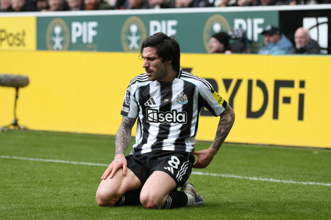 Tonali là một tiền vệ vừa khỏe, vừa khéo và sở hữu nhãn quan tốt