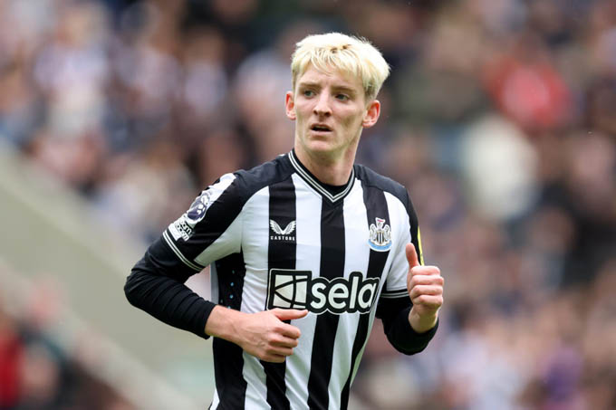 Anthony Gordon trong màu áo Newcastle