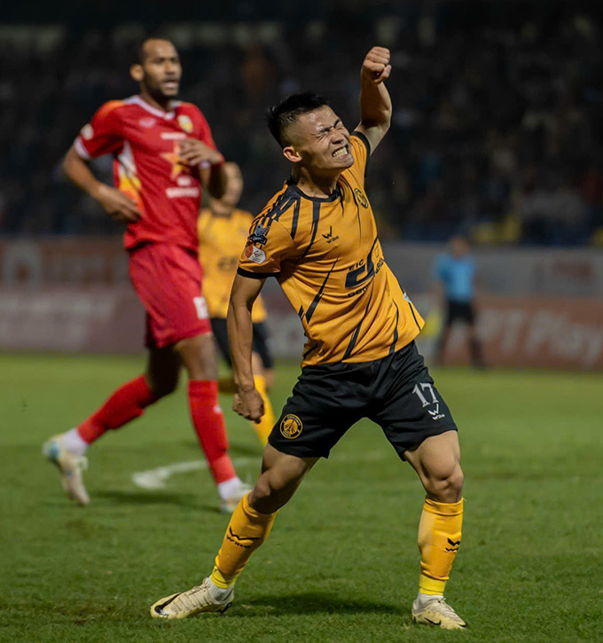 Thanh Hóa thua đau ở phút bù giờ - Ảnh: Đức Cường