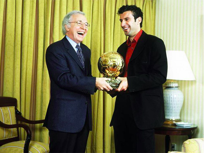 Figo giành Quả bóng vàng 2000