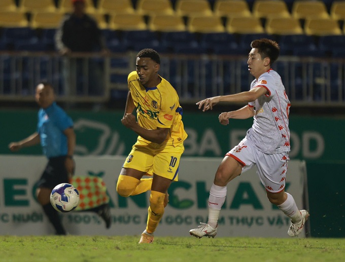 Dale Moore ghi bàn duy nhất của trận đấu