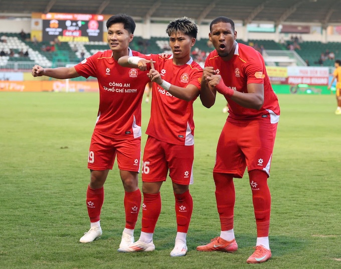 Niềm vui của cầu thủ CATP.HCM. Ảnh: Đình Viên