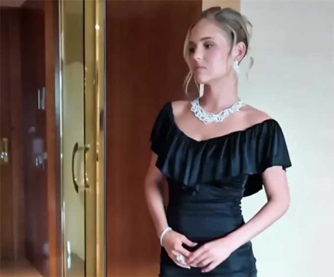 Chiếc vòng cổ siêu độc lạ của Hannah 