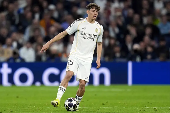 Thiago Pitarch đang chiếm được vị trí chính thức ở đội một