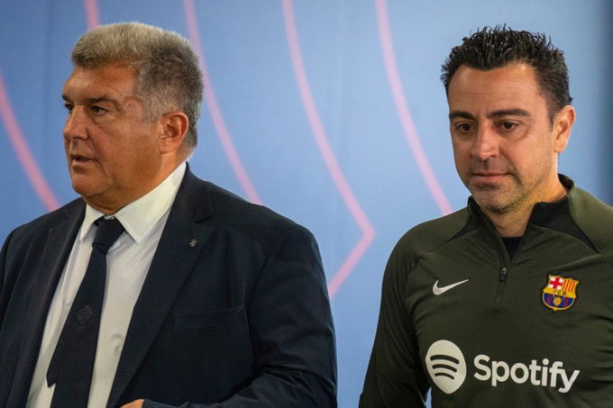 Xavi vẫn tức giận vì bị Laporta sa thải khỏi ghế HLV tại Barca